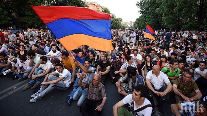 При сблъсъци между полиция и протестиращи в Ереван са пострадали 45 души