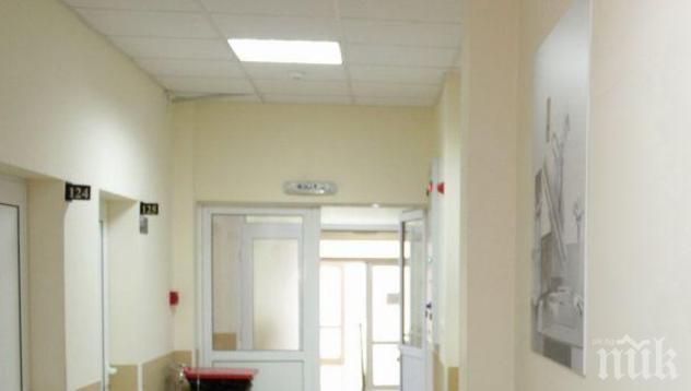 Лекар в безизходица! Падна на колене на смъртния одър на дете, не успя да го спаси