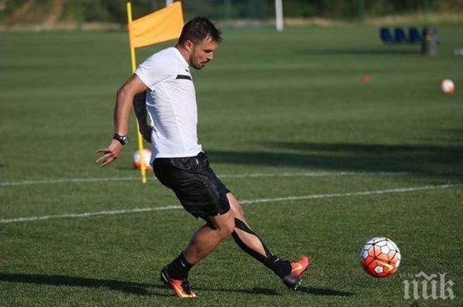 Валери Божинов се присмя на хейтърите! Каза скаран ли е с треньора си