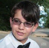 14-годишен пианист свири пред Морската градина, събира пари за конкурс (ВИДЕО)