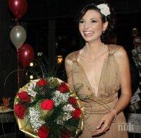 Водещата Ева Кикерезова горда майка и на момиченце 