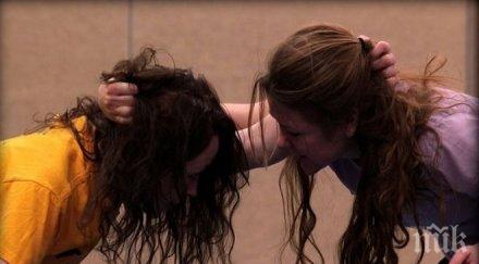 юмруци писъци хамалски псувни улицата женски бой заради пари стресна дупница