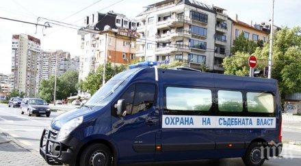 служител съдебна охрана простреля крака невнимание