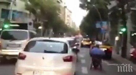хит нета мъж инвалидна количка лети камикадзе колите видео