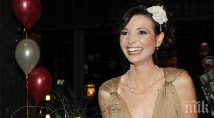 водещата ева кикерезова горда майка момиченце