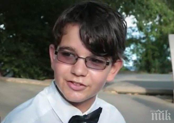 14-годишен пианист свири пред Морската градина, събира пари за конкурс (ВИДЕО)