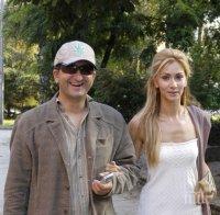 КАРЪЦИ! Зверски вирус тръшна Дони, Нети и щерка им на морето