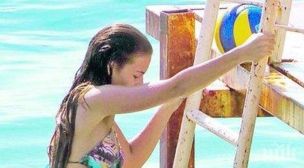 дъщерята цеца величкович показа перфектно тяло бански видео снимки