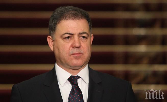 Посрещаме гръцкия министър на отбраната с пълен военен церемониал