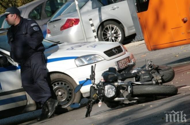 Моторист с опасност за живота след катастрофа в Плевен