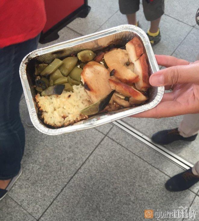 Скандал с деца на летището в Бургас, спят по пода заради отложен полет, дали им след скандал прегоряла храна