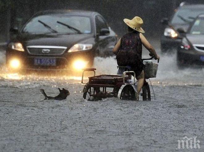 114 са вече загиналите при наводненията в северен Китай