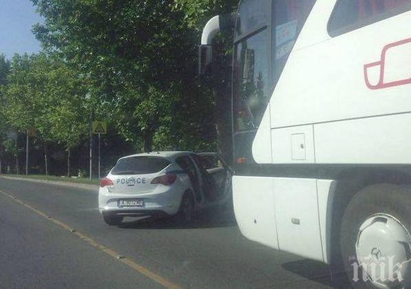 ИЗВЪНРЕДНО ОТ СЛЪНЧЕВ БРЯГ! Полиция нахлу в сръбски автобус