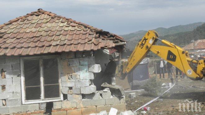 Събарят още 26 незаконни постройки в старозагорския ромски квартал „Лозенец“
