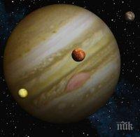 Юпитер е толкова голям, че не обикаля Слънцето като останалите планети