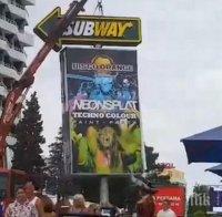 Огромен билборд едва не обезглави туристи в Слънчев бряг! (ВИДЕО)