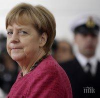 Обама предложи на Меркел пълната си подкрепа за разследването на терористичните нападения
