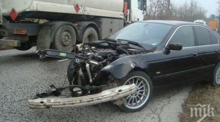 бмв заби дърво ришкия проход шофьорът бере душа