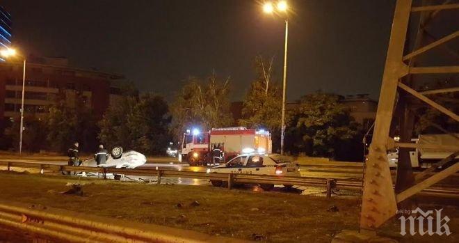 ИЗВЪНРЕДНО! Тежка катастрофа на Околовръстното в София! Режат ламарините, за да извадят шофьора 