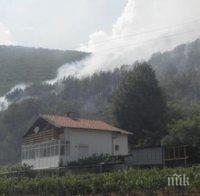 ИЗВЪНРЕДНО! Огнен ад във вилна зона между Самоков и Боровец
