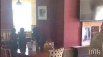 пони промъкна кръчма здравата почерпи видео