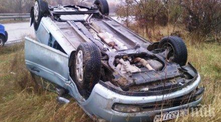 зрелищна каскада кола преобърна улица кючук париж снимки