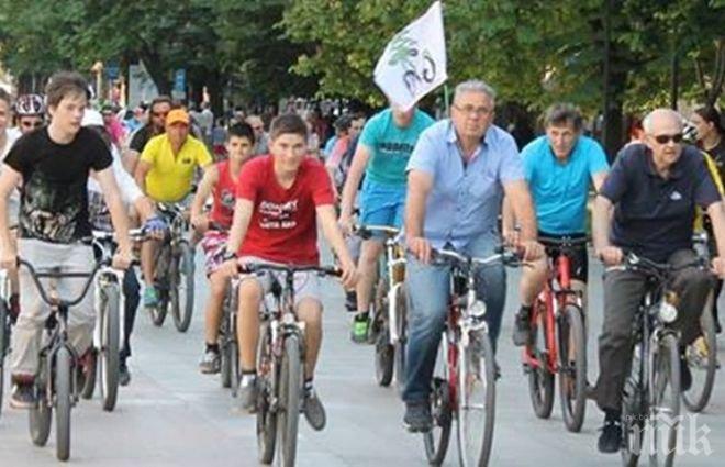 Велосипедисти на протест: Не пречим на движението, ние сме движението!