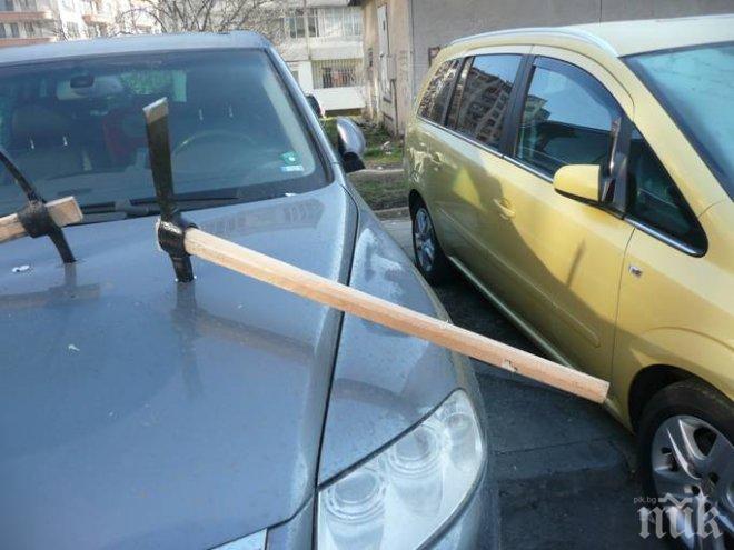 Жестока вендета в Пловдив! Забиха две кирки в предното стъкло на Мерцедес 