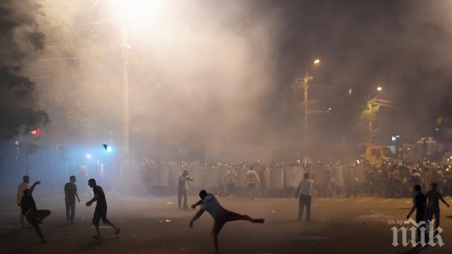 Повече от 100 души са били задържани в Ереван след сблъсъци между демонстранти с полицията