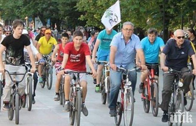 Велосипедисти на протест: Не пречим на движението, ние сме движението!