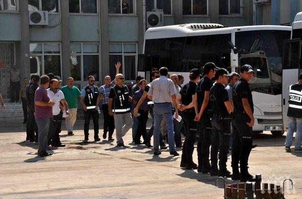 Уволнените след опита за преврат държавни служители в Турция достигнаха 66 000 души