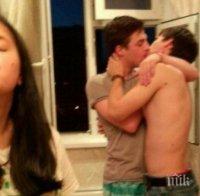 16 СНИМКИ на мъже, които не плачат, за да не развалят грима си