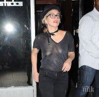 ГОРЕЩО! Лейди Гага лъсна с прозрачно облекло и без бельо