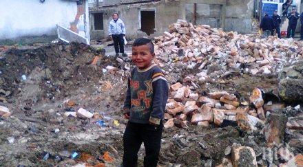 чиновник оплете незаконните къщи столипиново събаря асмите