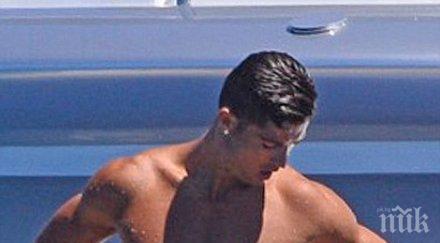 потрес любовникът николета лакира ноктите роналдо навири крака двама мъже скандални снимки