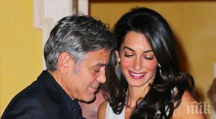 джордж клуни става баща