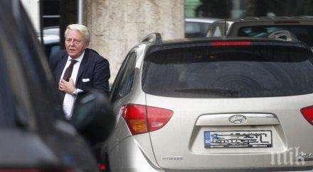 фото бомба пик асен агов стана троен някогашният секссимвол драматично остаря напълня папарашки снимки