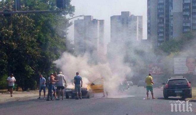 Шкода се самозапали в Бургас, бизнесменът Валентин Димитров - Тигъра пръв се притече на помощ