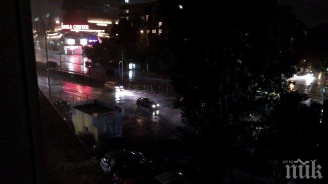 АПОКАЛИПСИС В СОФИЯ! Мощна буря удави столицата (СНИМКИ)