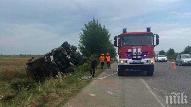 ТИР се самозапали на 65 км на АМ Тракия, спряха движението