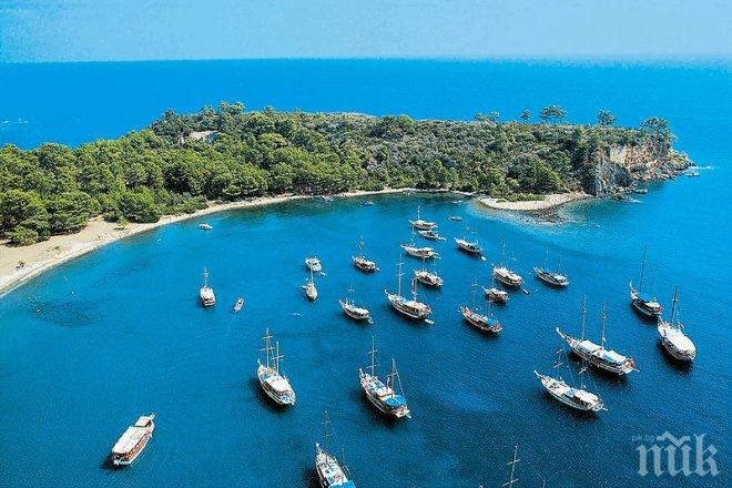 Рекорден спад на туристите в Турция