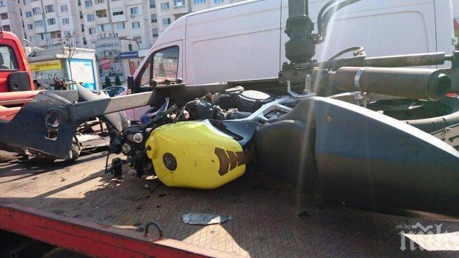 ПЪРВО В ПИК! Шокиращи кадри от кървавото меле с моторист в София - протест блокира столицата заради смъртта му (СНИМКИ 18+)