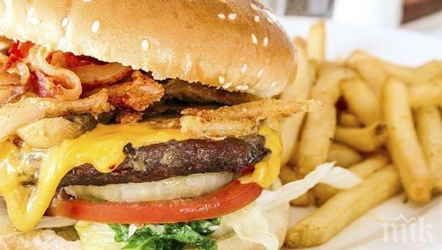 ВНИМАВАЙТЕ! В никакъв случай не яжте тези любими храни в жегите! Много е опасно