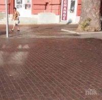 ПИК TV: Централният площад на Варна тъне в мръсотия