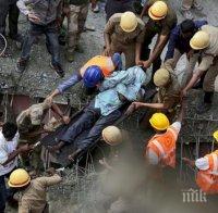 Мост се срути на магистрала в Индия, автобуси с пътници потънаха в реката
