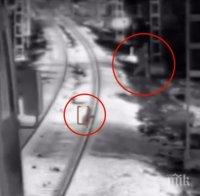 Спасиха 3-годишно дете секунди преди да го блъсне влак (ВИДЕО)