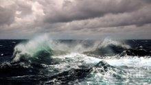 СТРАШНА ОПАСНОСТ ПО МОРЕТО! Мощно мъртво вълнение тегли навътре в бурните води