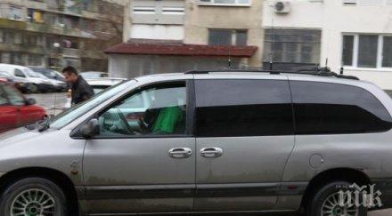 заключеното кола месечно бебе вече приемно семейство