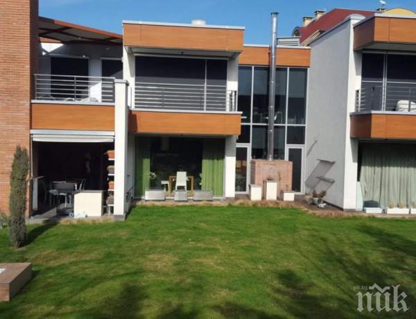 Данъчни продават къща в София за 1 милион и апартаменти в Слънчака за по 43 000