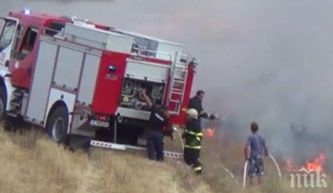 Военни и хеликоптер гасят пожар в района на село Црънча 